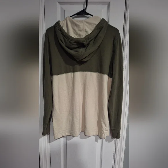 Abercrombie & Fitch Two-Tone Green and Cream Zip-Up Sweater SMOKE FREE HOME. - Picture 4 of 5